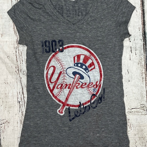 Women's New York Yankees MLB Baseball SOFT Tee Tshirt - Picture 3 of 6